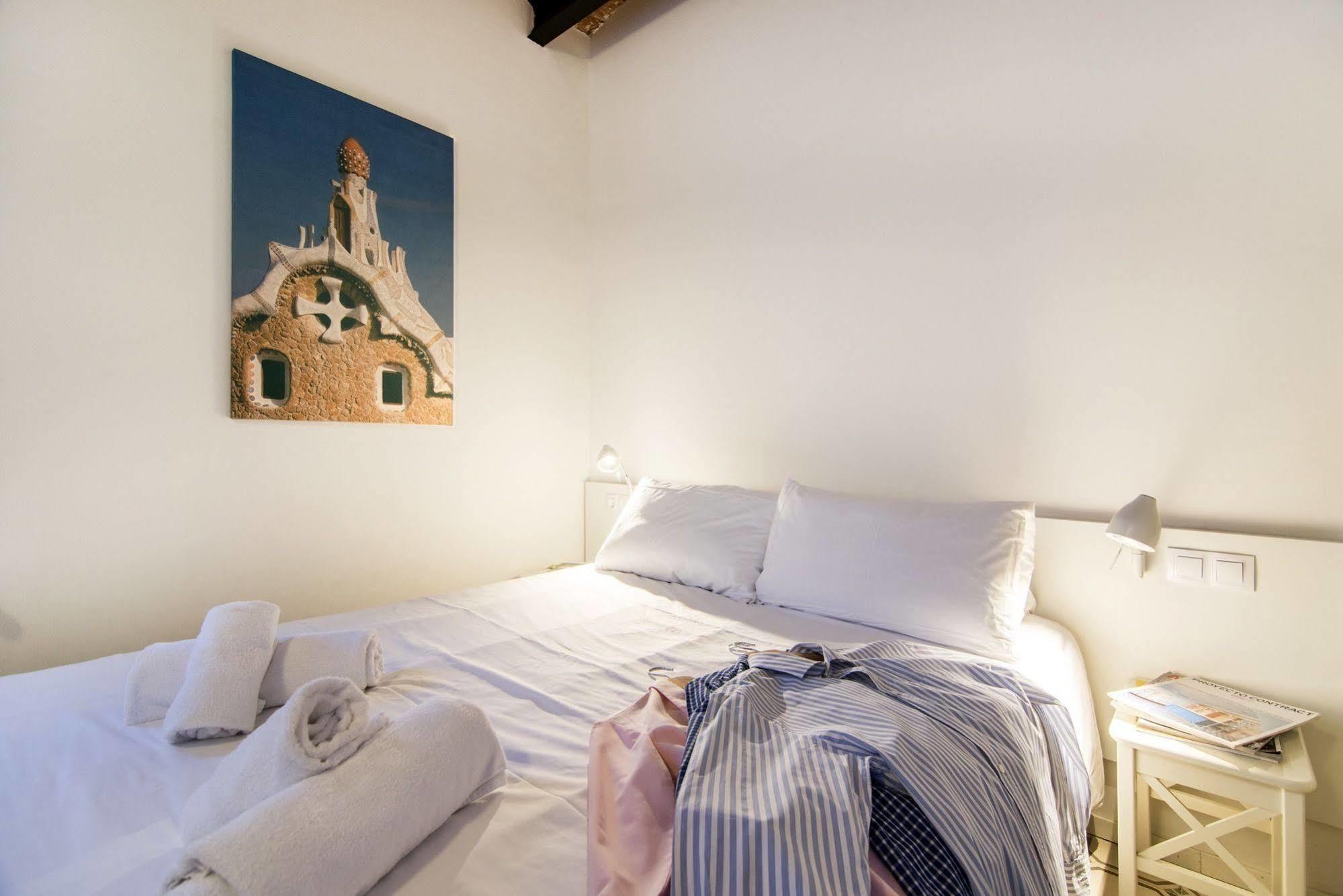 Happy People Gaudi Sant Pau Apartments Barcelona Exterior foto