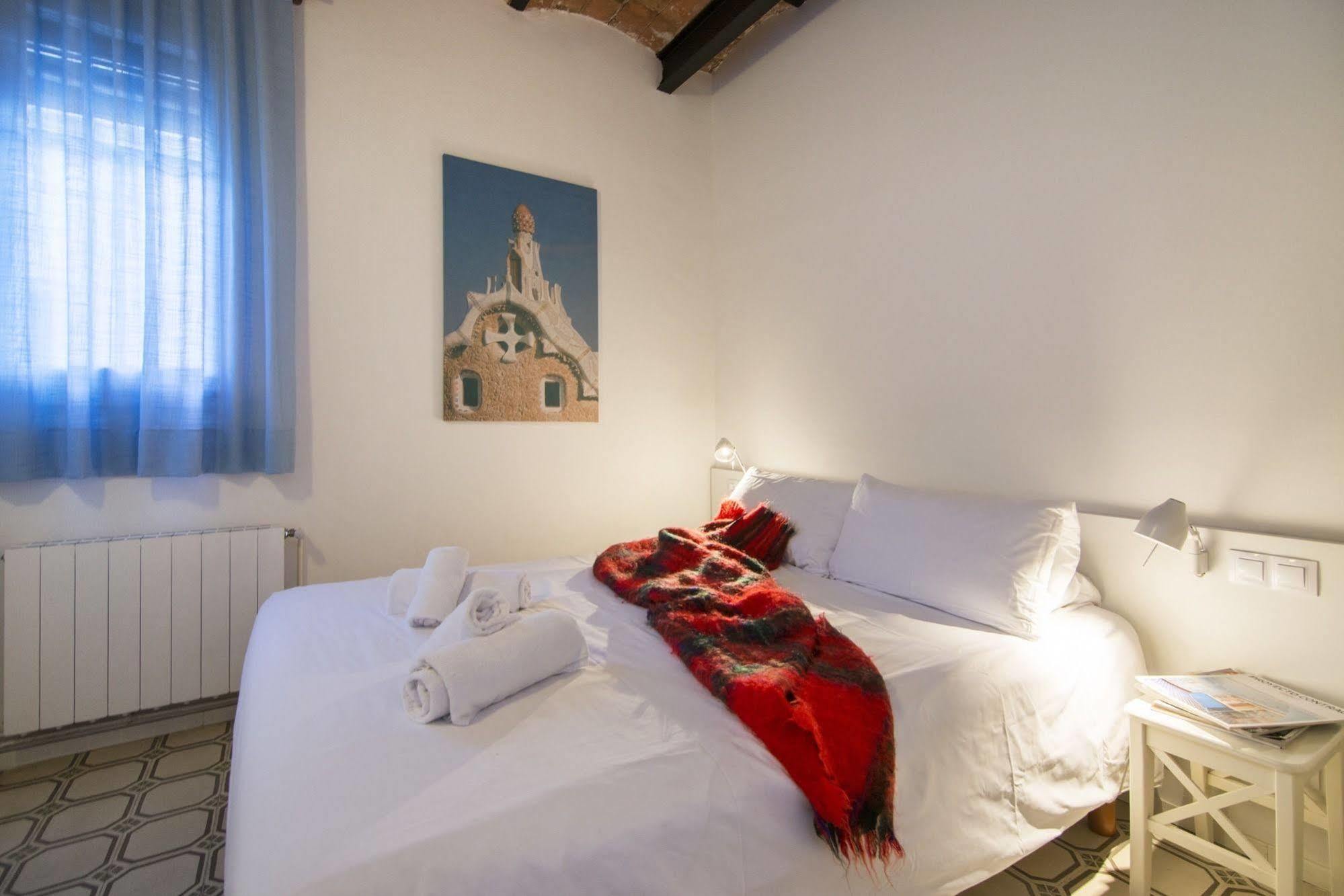 Happy People Gaudi Sant Pau Apartments Barcelona Exterior foto
